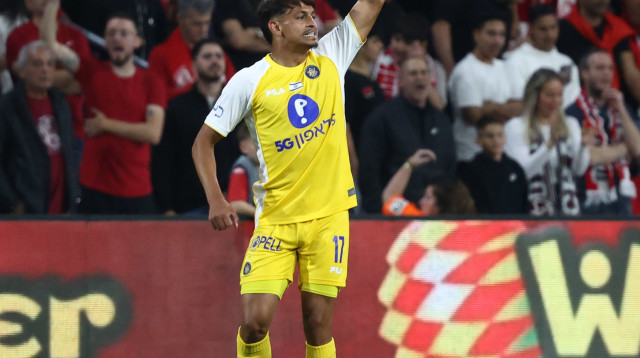 ואסילי פטאצ'י מככב במשחק העונה (צילום: דני מרון)