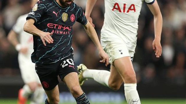 סילבה נגד ואן דה ון. האיטי ביותר נגד המהיר ביותר? (צילום: Julian Finney)