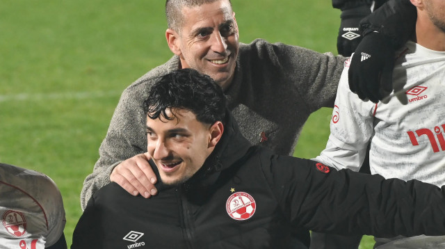 רן קוז'וך מאמן הפועל באר שבע עם גיא מזרחי (צילום: ברני ארדוב)