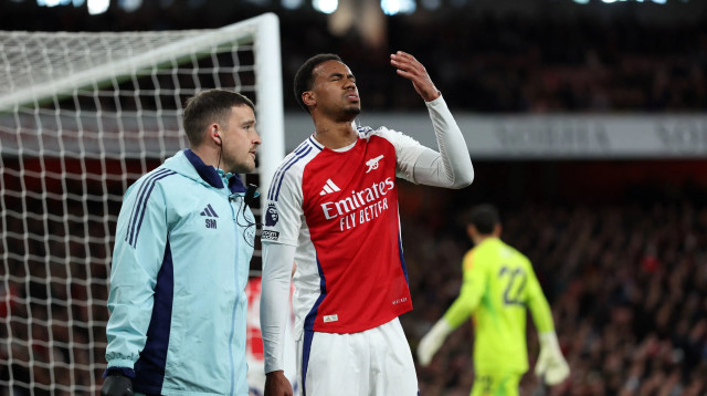 גבריאל, בלם ארסנל אחרי שנפצע (צילום: רויטרס)