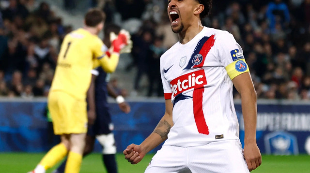 מרקיניוס שחקן פריז סן ז'רמן חוגג שער (צילום: רויטרס)