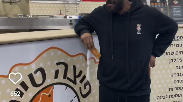 ראובן עובד בפרסומות (צילום: צילום מסך)