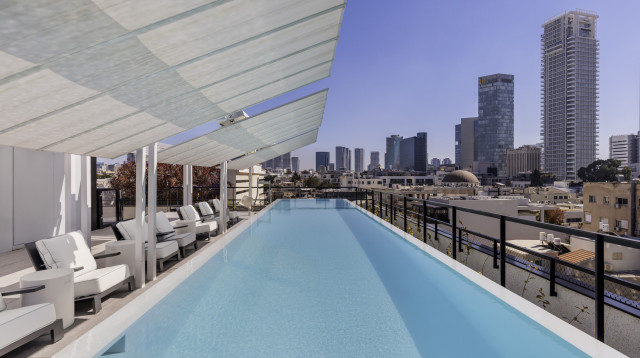 רופטופ עם בריכת אינפיניטי, מלון גימנסיה (צילום: אסף פינצ'וק)