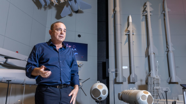 יובל שטייניץ, רפאל (צילום: יוסי אלוני)