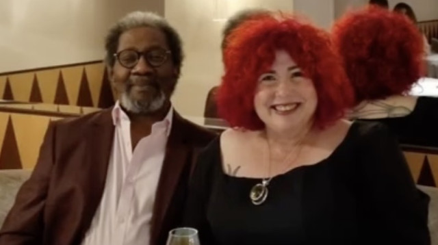 ד״ר לורי בת' ביסבי ובן זוגה (צילום: צילום מסך מתוך טיקטוק)