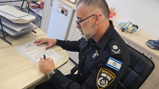 צו סגירה (צילום: דוברות המשטרה)