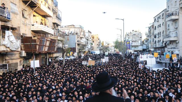 עצרת של חרדים נגד גיוס לצבא (צילום:  חיים גולדברג, פלאש 90)
