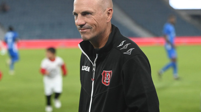 מאמן הפועל ירושלים זיו אריה (צילום: ברני ארדוב)