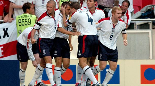 שחקני נבחרת אנגליה חוגגים (צילום: Tony Marshall - EMPICS)