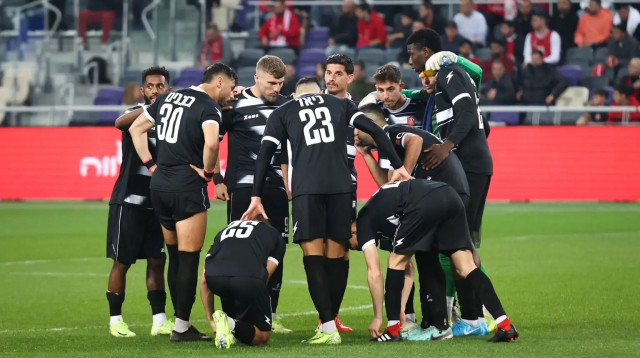 שחקני הפועל אום אל פאחם (צילום: קובי אליהו)