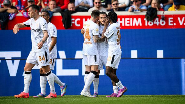 לברקוזן חוגגת שער ניצחון דרמטי (צילום: Jörg Schüler)