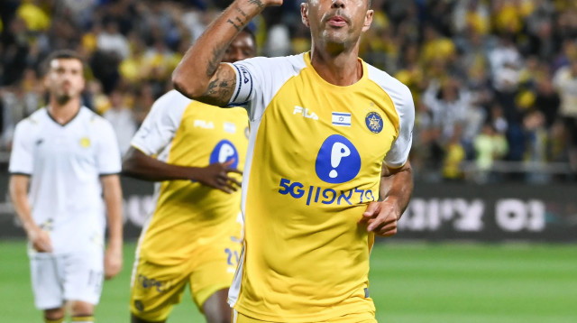 שחקן מכבי תל אביב, ערן זהבי (צילום: ברני ארדוב)