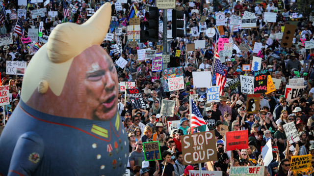 מחאות נגד טראמפ בלוס אנג'לס אפריל 2025 (צילום: רויטרס)