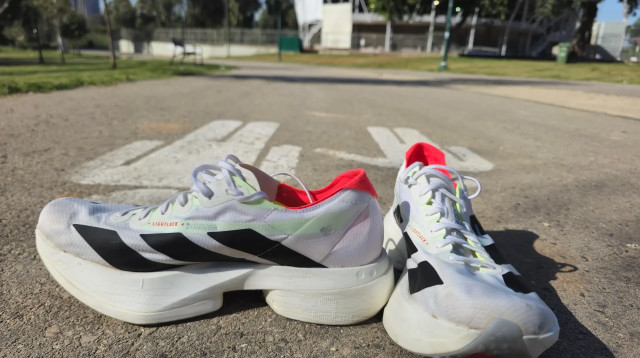 אדידס - Adizero Adios Pro 4 (צילום: זאב ינאי)