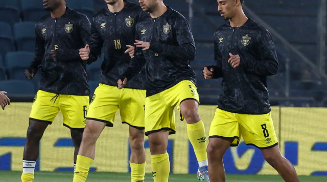 שחקני בית"ר ירושלים בחימום (צילום: דני מרון)