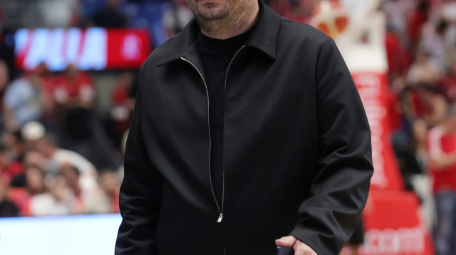 בעלי הפועל תל אביב עופר ינאי (צילום: אודי ציטיאט)