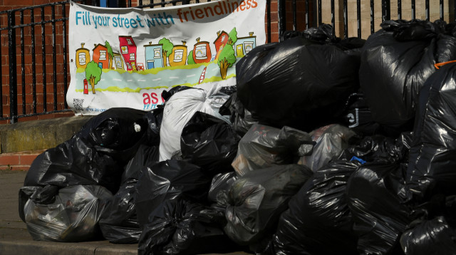 העיר השנייה בגודלה באנגליה בסכנה: חולדות השתלטו על העיר (צילום: רויטרס)