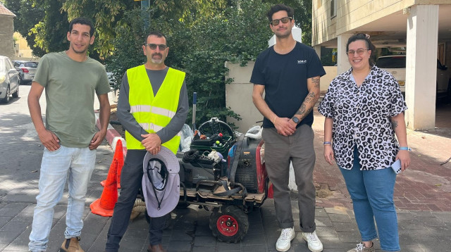 נציגי עמותת "צלול" בפעילות של תאגיד המים (צילום: תאגיד מי אביבים)