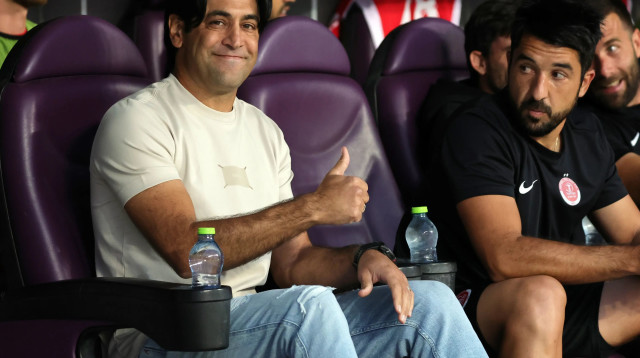 אליניב ברדה מאמן הפועל תל אביב (צילום: אודי ציטיאט)