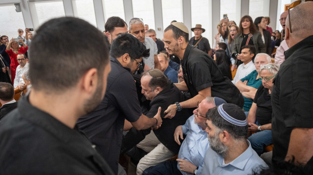 מהומה בבג"ץ פיטורי רונן בר (צילום: חיים גולדברג, פלאש 90)