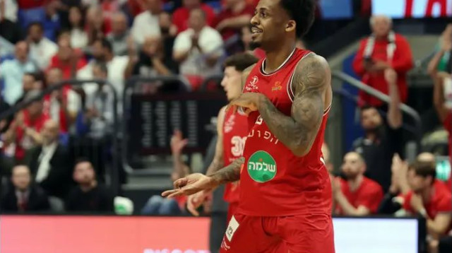 בלייקני עזר לריצה שהובילה את הפועל תל אביב ליתרון דו-ספרתי (צילום: אודי ציטיאט)