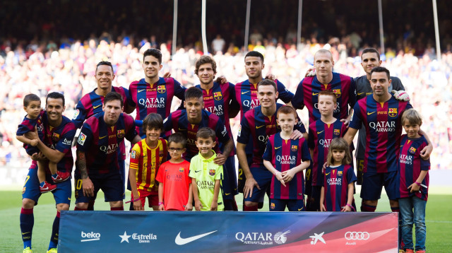 תמונה קבוצתית של ברצלונה משנת 2015 (צילום: GettyImages, Alex Caparros)