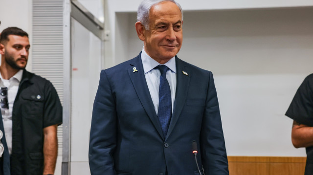 בנימין נתניהו מגיע לבית המשפט (צילום: יונתן זינדל פלאש 90)