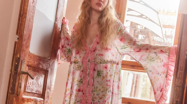 קימונו פרחוני של סאקס (צילום: באדיבות המותג)