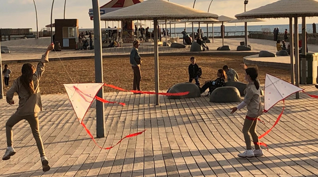 הפנינג עפיפונים בנמל תל אביב חול המועד פסח (צילום: גל יערי)