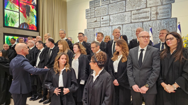 השבעת השופטים בבית נשיא המדינה  (צילום: אברהם בלוך)