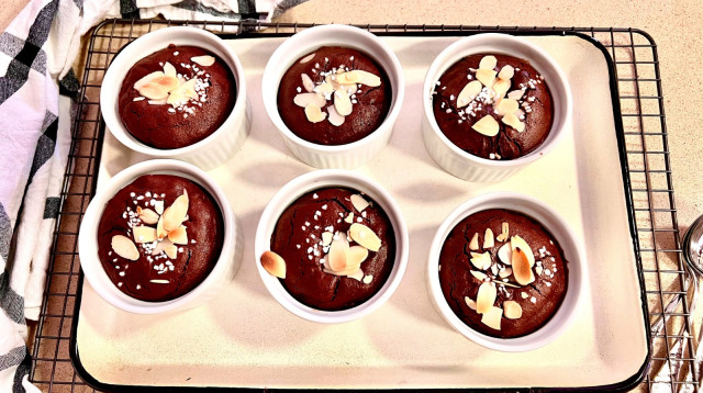 עוגת שוקולד לפסח (צילום: פסקל פרץ-רובין)