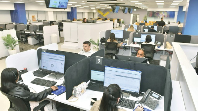 מרכז בנקאות טלפוני באשקלון (צילום: כפיר סיוון)