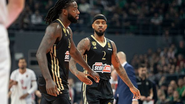 לורנזו בראון ומתיאס לסור פנאתינייקוס (צילום: Gettyimages)