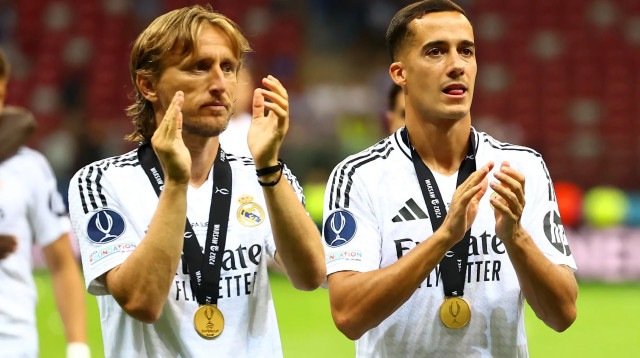 שחקן ריאל מדריד לוקה מודריץ' עם לוקאס ואסקס (צילום: GettyImages, Chris Brunskill/Fantasista)