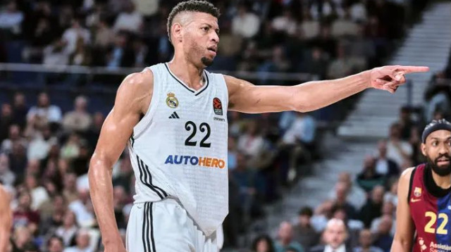 על הגובה. אדי טבארס (צילום: GettyImages)