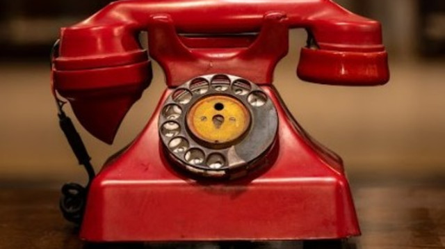 הטלפון האדום (צילום: גביש מדיה)