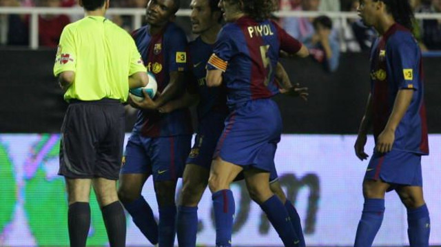 רונאלדיניו, קרלוס פויול, סמואל אטו וג'אנלוקה זמברוטה במדי ברצלונה (צילום: Denis Doyle)