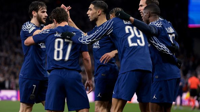 שחקני פ.ס.ז' חוגגים (צילום: Gettyimages)