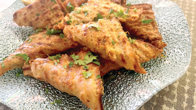 בורקס מצות (צילום: פסקל פרץ-רובין)