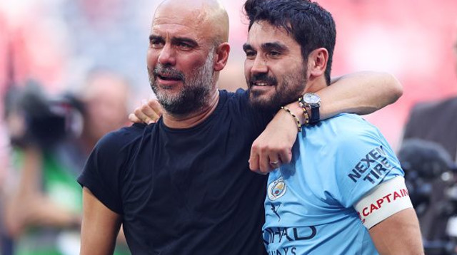 אילקאי גונדוגאן ופפ גווארדיולה (צילום: Marc Atkins)