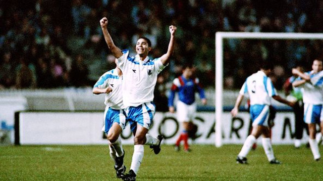 שחקני נבחרת ישראל חוגגים בפריז (צילום: Gettyimages)