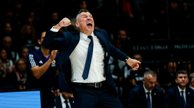 מאמן פנרבחצ'ה שרונאס יאסיקביצ'יוס (צילום: GettyImages, Roberto Finizio)