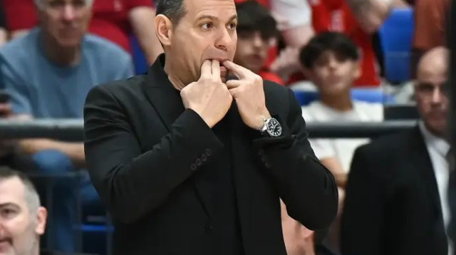 ההגנה התחילה לעבוד ברבע השני. איטודיס (צילום: ברני ארדוב)