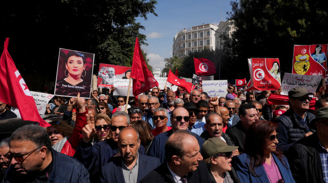 הפגנה בתוניסיה (צילום: רויטרס)