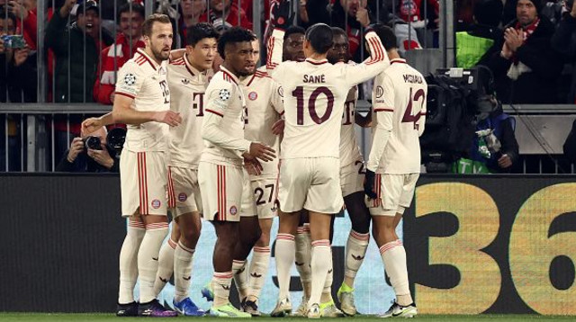 קינגסלי קומאן ושחקני באיירן מינכן (צילום: Stefan Matzke - sampics)