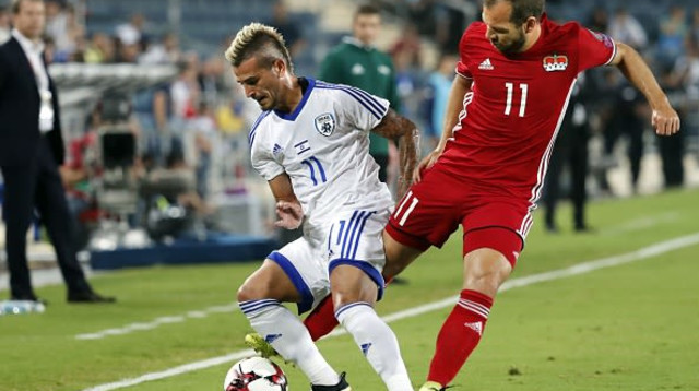 מאור בוזגלו במדי נבחרת ישראל (צילום: THOMAS COEX)