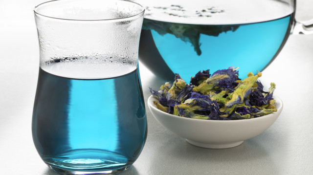 התה הכחול, תה פרחי אפונת-הפרפר (צילום: אינגאימג')
