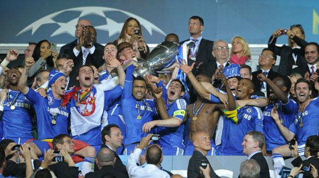 צ'לסי חוגגת את הזכייה בליגת האלופות בעונת 2011/12 (צילום: Bob Thomas)