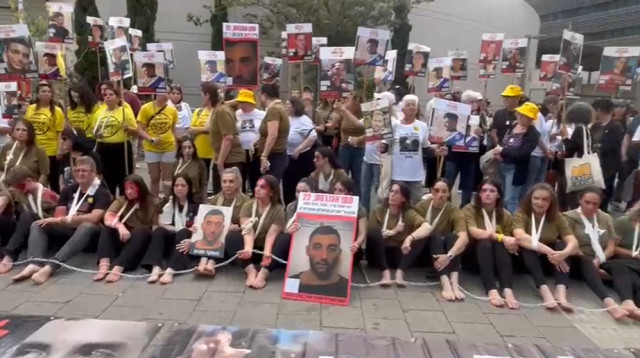 מיצג התצפיתניות עבור מתן אנגרסט (צילום: ללא)