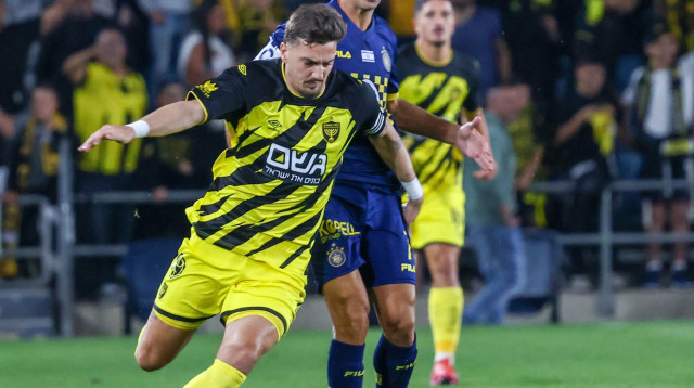 ערן זהבי, מכבי תל אביב לצד ירדן שועה, בית"ר ירושלים (צילום: דני מרון)